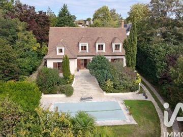 Maison 10 pièces 235 m²