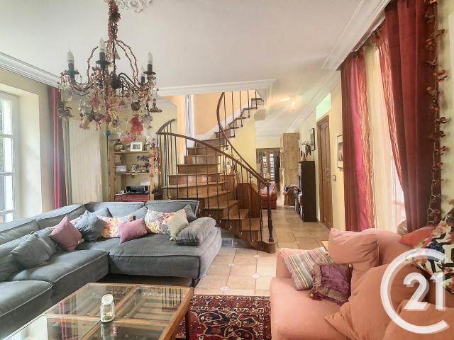 Maison 10 pièces 235 m²