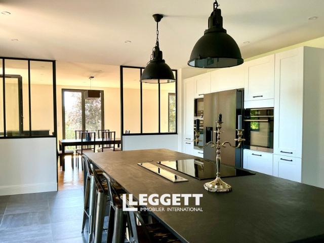 Maison 10 pièces 235 m²