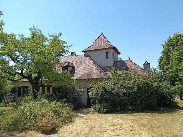 Maison 10 pièces 236 m²