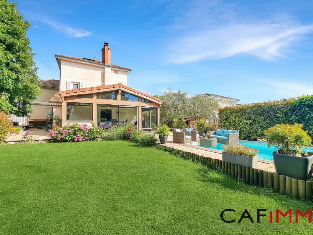 Maison 10 pièces 260 m²