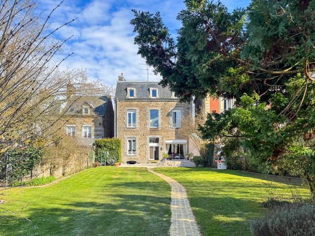 Maison 10 pièces 236 m²