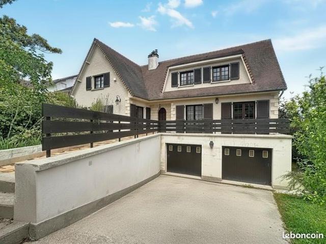 Maison 10 pièces 236 m²