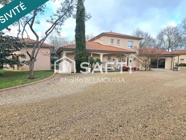 Maison 8 pièces 236 m²