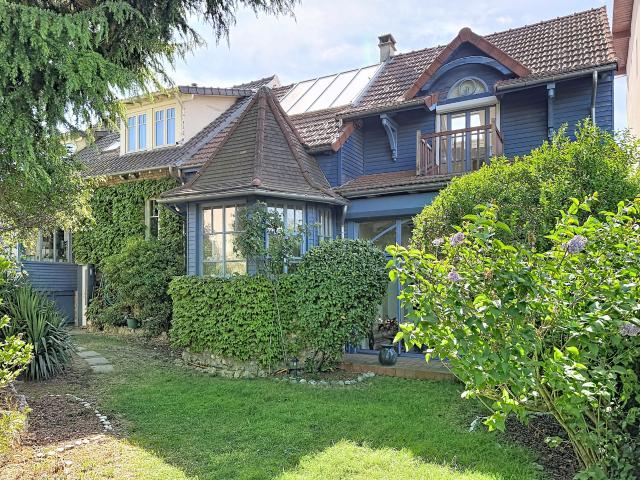 Maison 10 pièces 236 m²