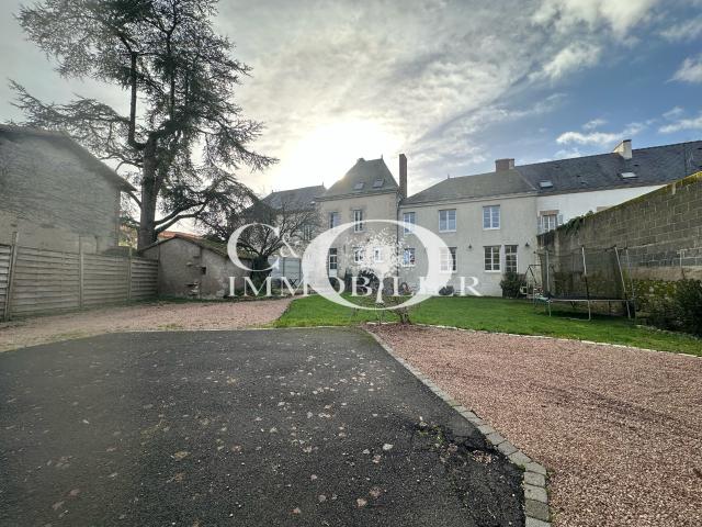 Maison 10 pièces 236 m²
