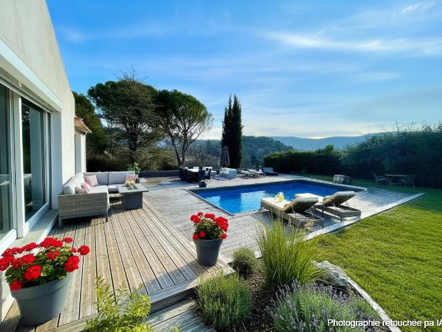 Maison 10 pièces 236 m²