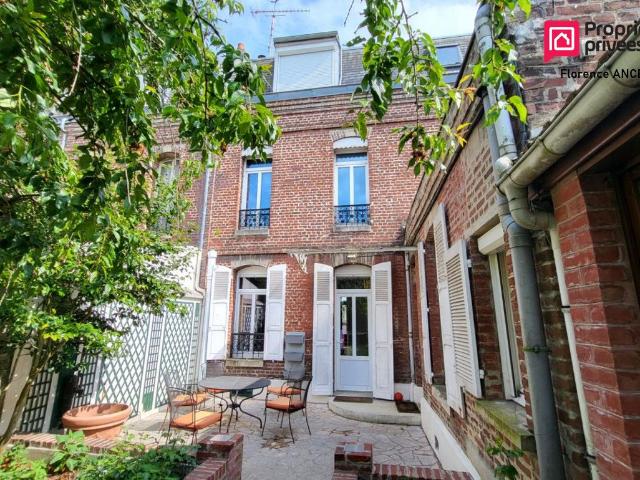 Maison 10 pièces 236 m²