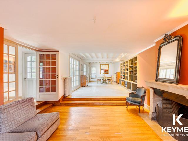 Maison 10 pièces 238 m²