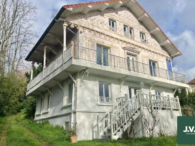 Maison 10 pièces 281 m²