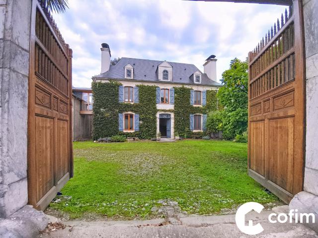 Maison 10 pièces 343 m²