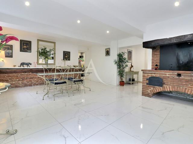 Maison 10 pièces 340 m²