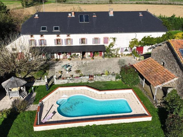 Maison 10 pièces 340 m²