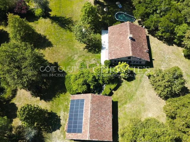 Maison 10 pièces 340 m²