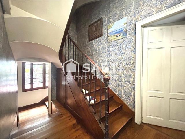 Maison 10 pièces 340 m²