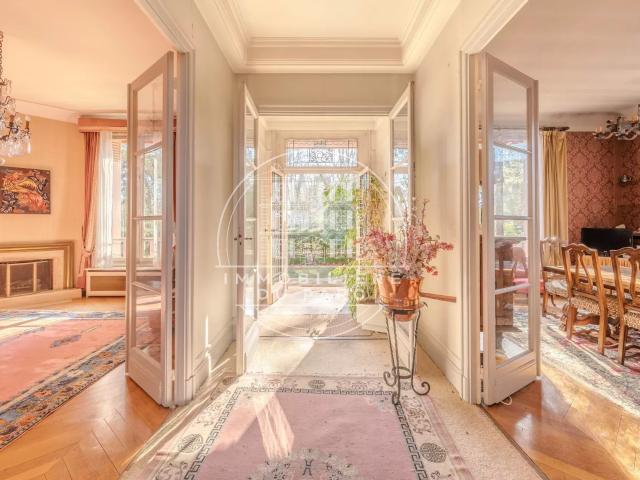 Maison 10 pièces 340 m²