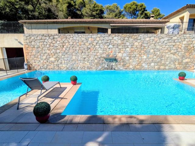 Maison 10 pièces 347 m²