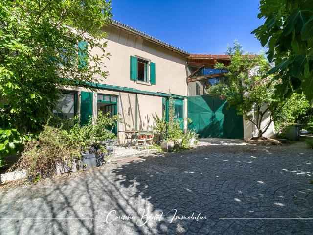 Maison 10 pièces 347 m²