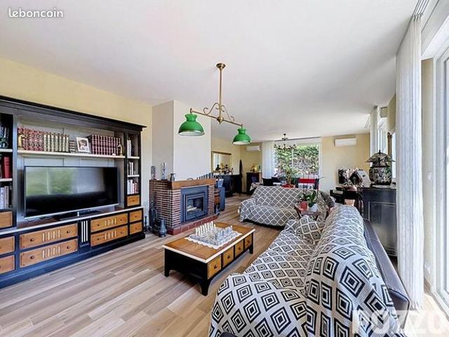 Maison 10 pièces 347 m²
