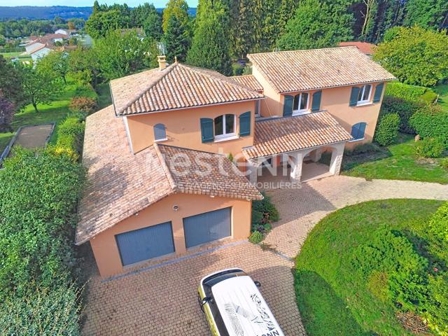Maison 10 pièces 344 m²