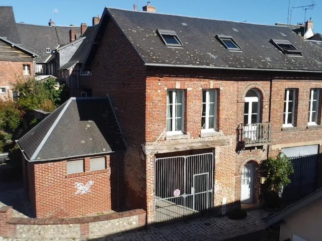 Maison 10 pièces 344 m²