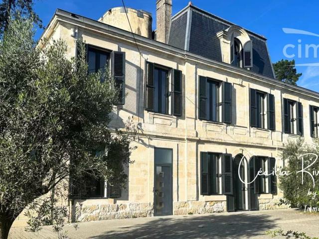 Maison 10 pièces 344 m²