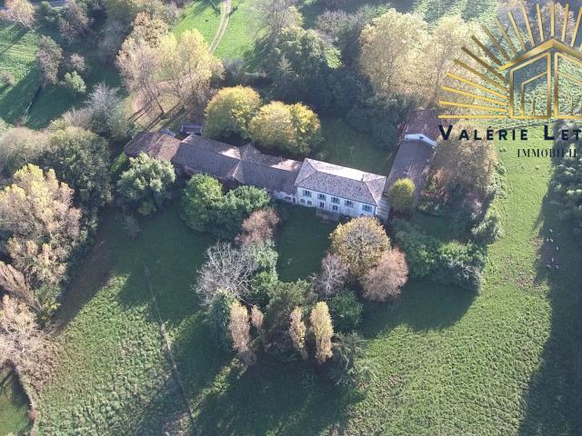 Maison 10 pièces 345 m²