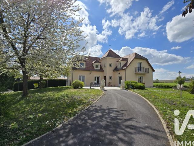 Maison 10 pièces 345 m²