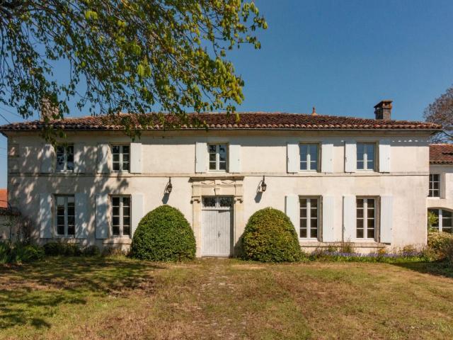 Maison 10 pièces 346 m²