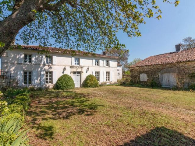 Maison 10 pièces 346 m²