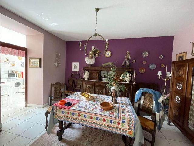 Maison 10 pièces 348 m²
