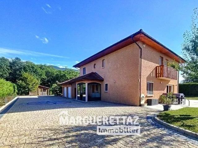 Maison 10 pièces 353 m²