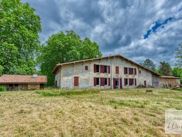 Maison 10 pièces 353 m²