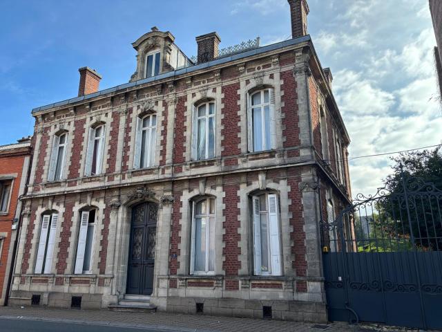 Maison 10 pièces 353 m²