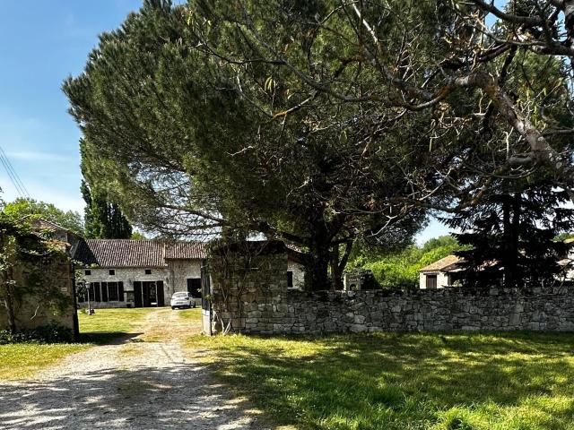 Maison 10 pièces 367 m²