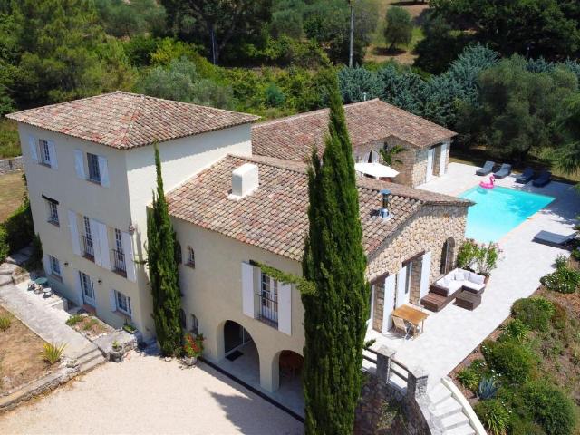 Maison 10 pièces 350 m²