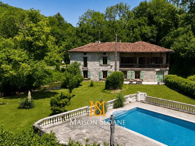 Maison 10 pièces 350 m²