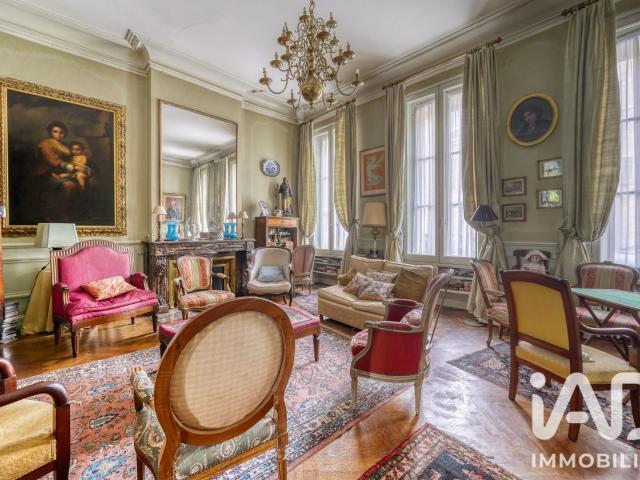 Maison 10 pièces 351 m²
