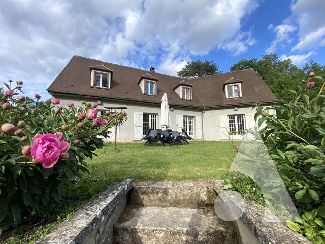 Maison 10 pièces 351 m²
