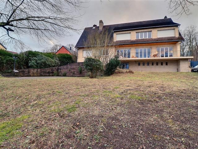 Maison 10 pièces 352 m²