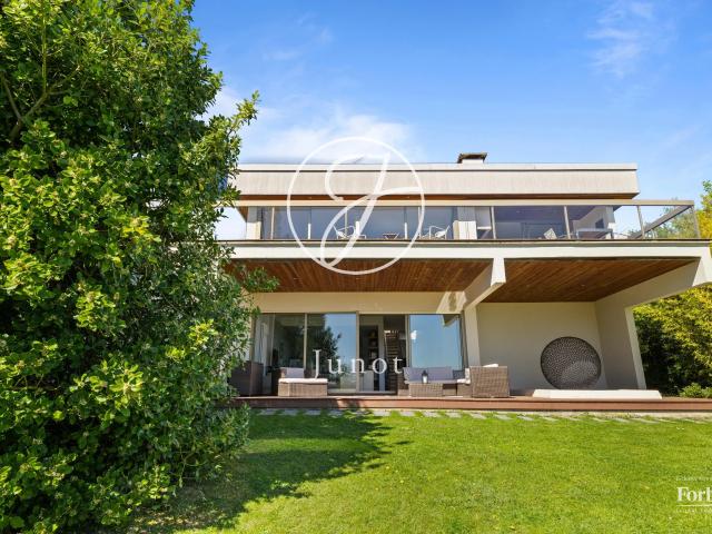 Maison 10 pièces 357 m²