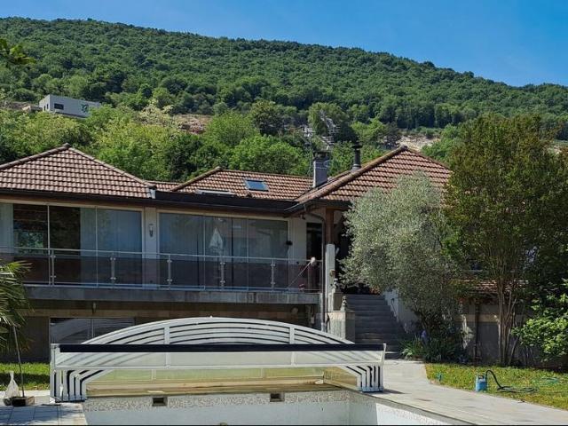 Maison 10 pièces 354 m²