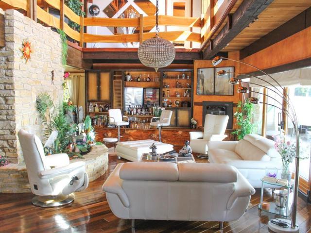 Maison 10 pièces 355 m²