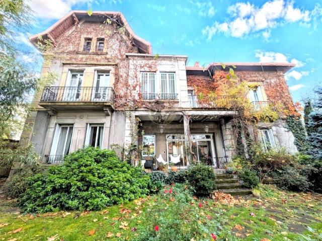 Maison 10 pièces 355 m²