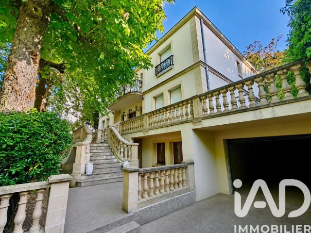 Maison 10 pièces 358 m²