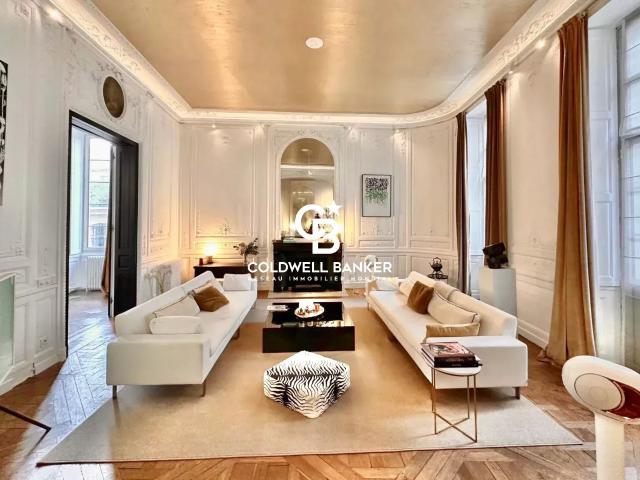 Maison 10 pièces 363 m²