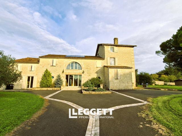 Maison 10 pièces 360 m²