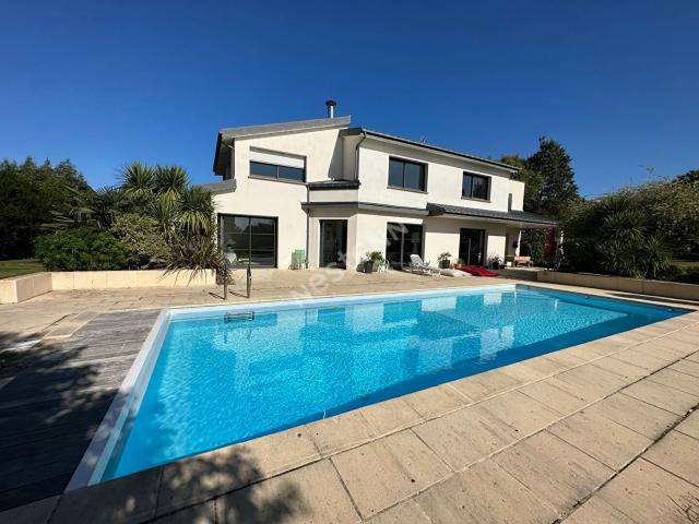 Maison 10 pièces 360 m²