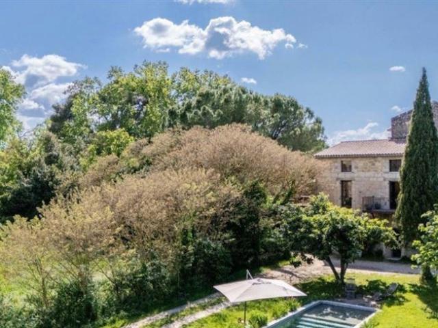 Maison 10 pièces 360 m²