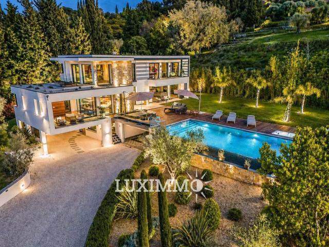 Maison 10 pièces 360 m²